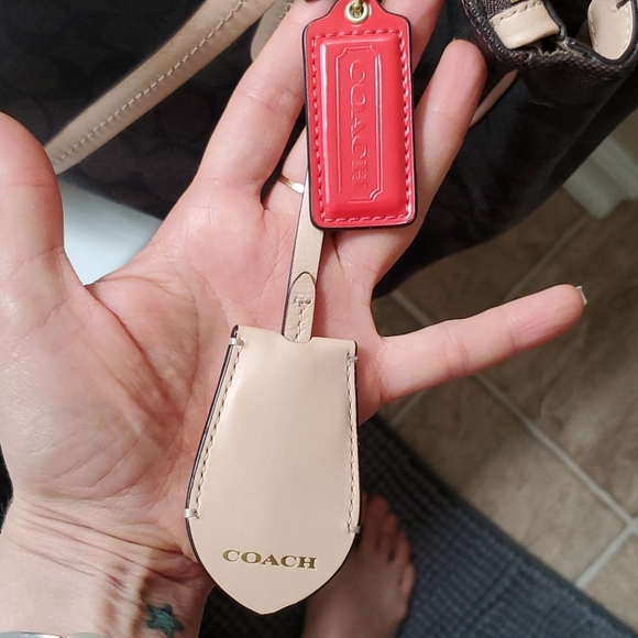 Coach - Picture 5 of 8